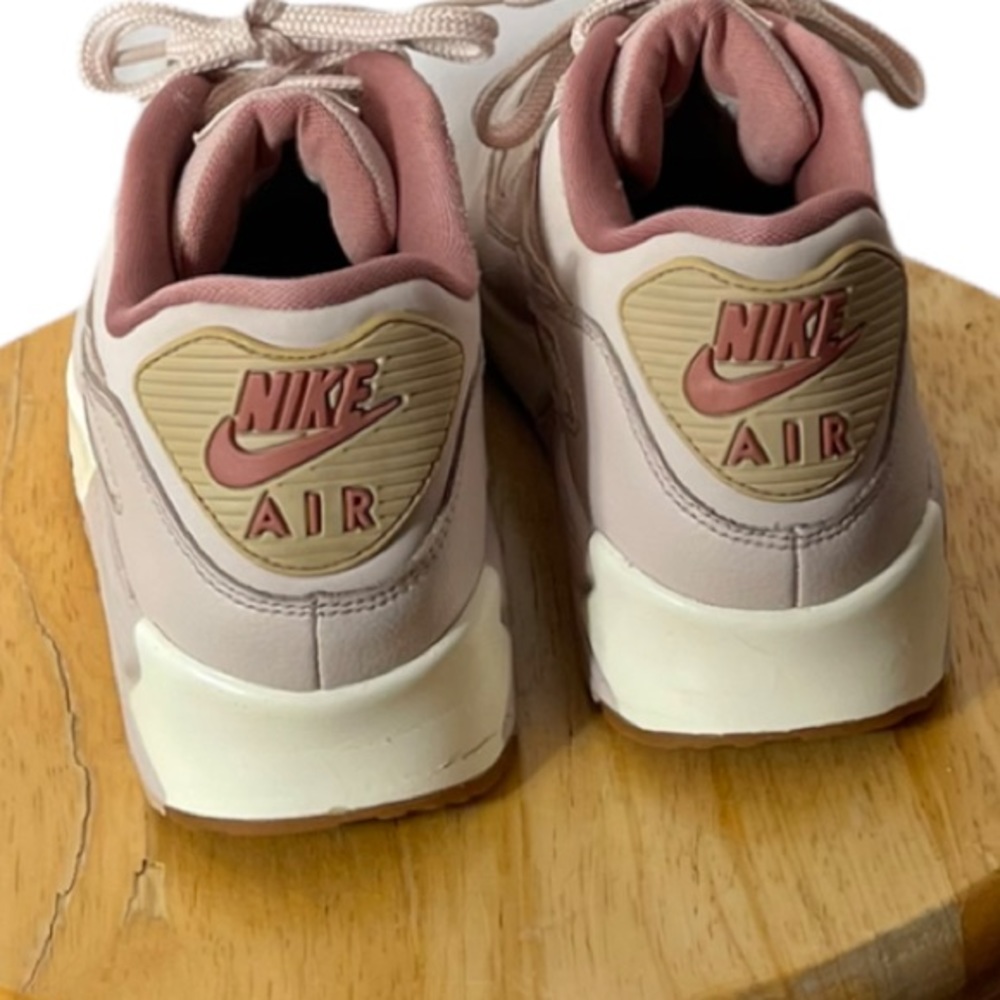 🔴SOLD🔴Nike Air Max 90 Pink and Beige Sneakers Size 7.5 - Picture 5 of 10